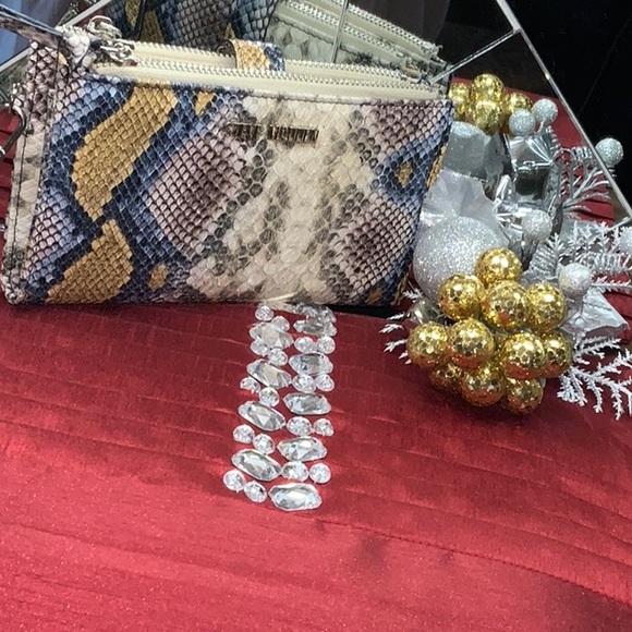 Steve Madden Handbags - Steve Madden printed wallet